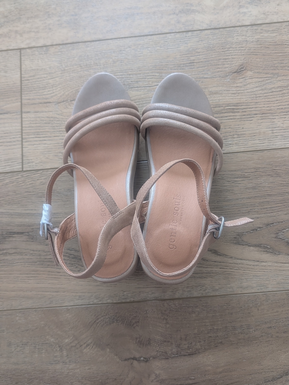 Gentle Souls Womens Tan Strappy Slingback Sandals - Picture 8 of 12